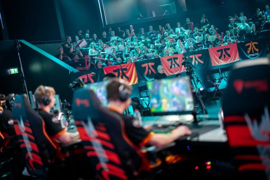 直是众多民 直是众多民