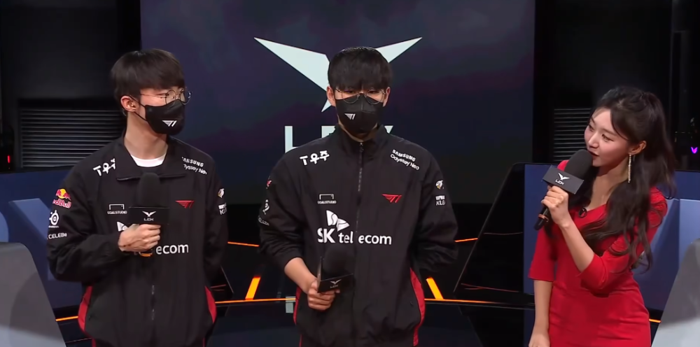 而球迷们则 而球迷们则